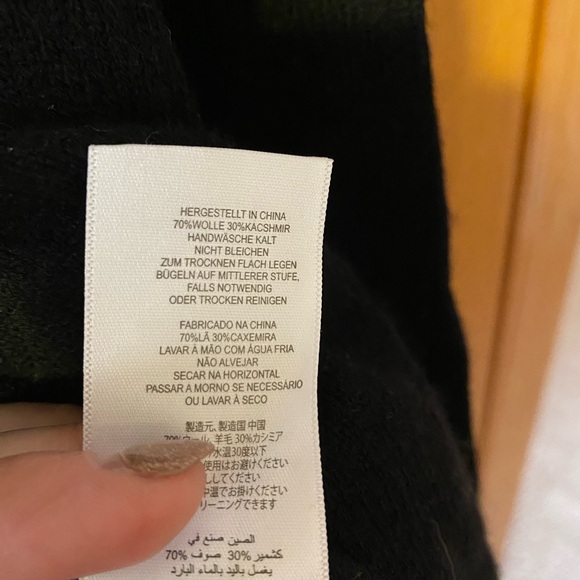 Long uneven hem sweater - Picture 3 of 3